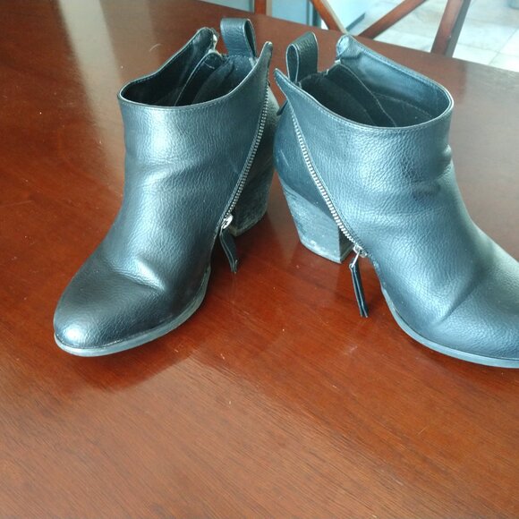 TORRID Side Zip Heel Bootie (WW) - Picture 5 of 8
